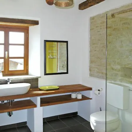 Lovera Sleeps 17 Pool Wifi Apartman