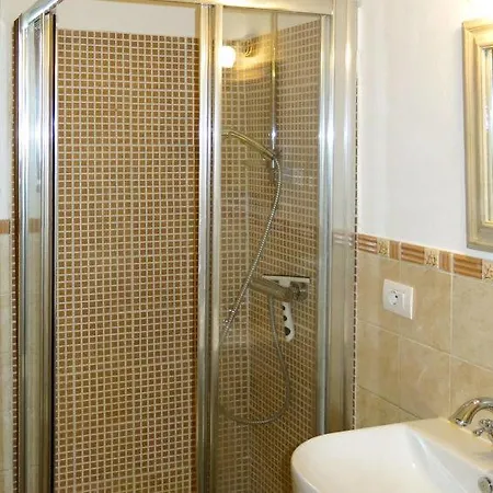 Lovera Sleeps 17 Pool Wifi Apartman