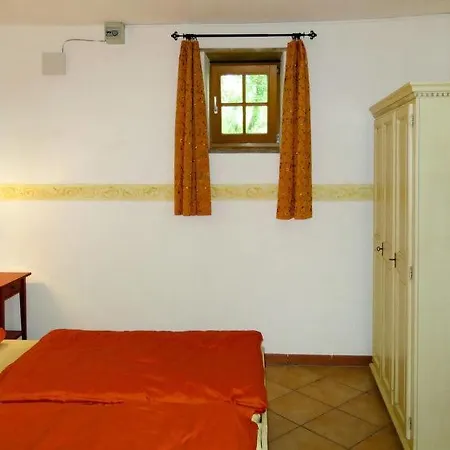 Lovera Sleeps 17 Pool Wifi Apartman *